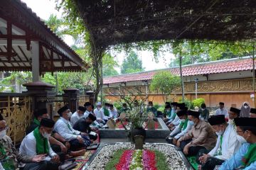 Pengurus PBNU dan PWNU se-Indonesia kunjungi makam pendiri NU