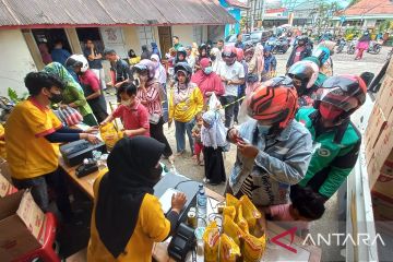 Pemkot Bukittinggi jual minyak goreng murah, maksimal beli 6 liter