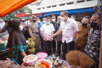 Mendag operasi pasar 22.800 liter minyak goreng di Bandung & Sukabumi