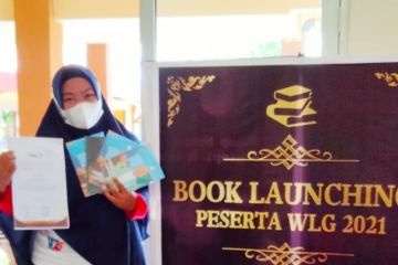 "Berdiri di depan kelas ujung negeri" buku perdana guru perbatasan