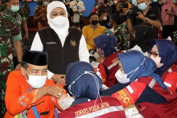 Gubernur Jatim ingatkan kepala daerah percepat vaksinasi COVID-19