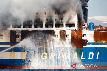 Kebakaran kapal feri Euroferry Olympia di Yunani
