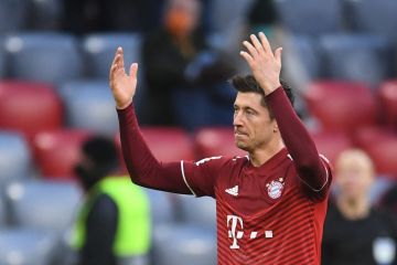 Lewandowski pimpin Bayern remukkan tim liliput Fuerth