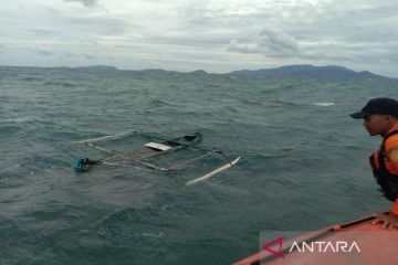 Basarnas evakuasi empat nelayan alami mati mesin di perairan Kolaka