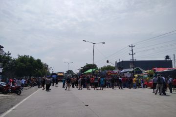 Demo sopir truk soal ODOL blokir Jalan Lingkar Selatan Kudus