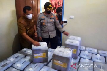 Polres OKU Sumatera Selatan bongkar gudang penimbunan minyak goreng