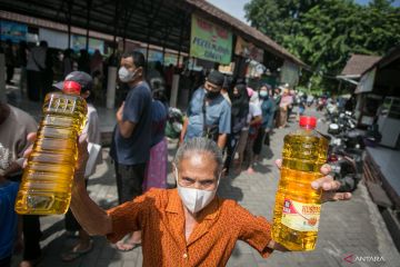 Operasi pasar minyak goreng berlanjut