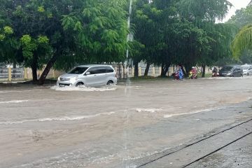 Hujan lebat menyebabkan banjir di wilayah Kota Kupang