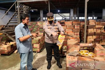 Polisi Gresik tinjau gudang distributor minyak goreng pastikan stok