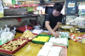 Pedagang di Pasar Slipi tidak naikkan harga tahu dan tempe