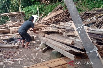 Satu rumah warga Lebak roboh akibat pergerakan tanah