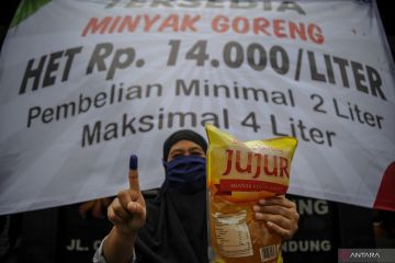 Operasi pasar minyak goreng di Bandung