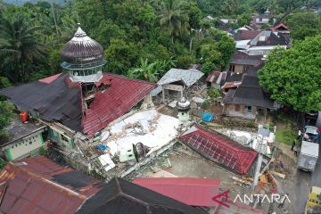 Tujuh orang dilaporkan meninggal akibat gempa Pasaman Barat