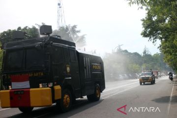 Tim gabungan Surakarta gelar penyemprotan massal tekan angka COVID-19