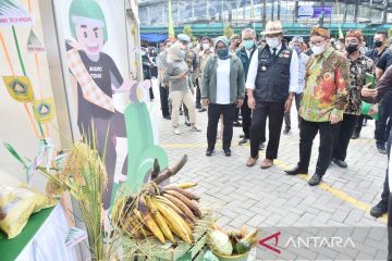 Kang Emil-Ade Yasin resmikan Pasar Cisarua baru