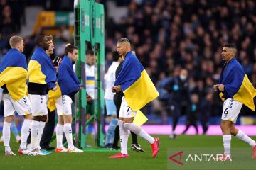 Solidaritas bagi rakyat Ukraina menggema di Liga Inggris