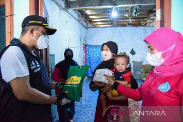 Atasi gizi buruk, Pemkot Jaktim bagikan bantuan bagi balita di Cakung