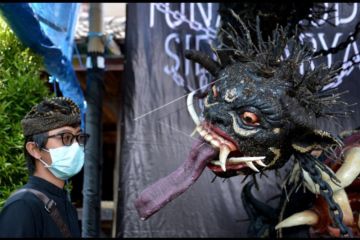 Ogoh-ogoh bertema pandemi COVID-19