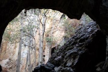 Menjajal empat wisata susur gua paling "kece" di Jabar