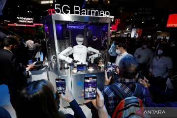 Robot 5G Bartender sajikan minuman dalam Mobile World Congress di Barcelona