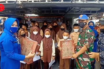 Lanal Banten gelar vaksinasi anak di atas KAL Anyer