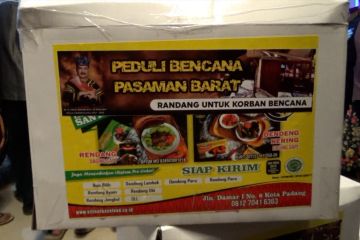 Bantuan 100kg rendang untuk korban gempa Pasbar