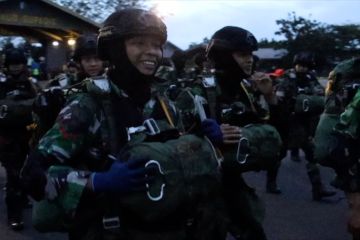Kopasgat terjunkan 102 prajurit khusus di Lanud Supadio