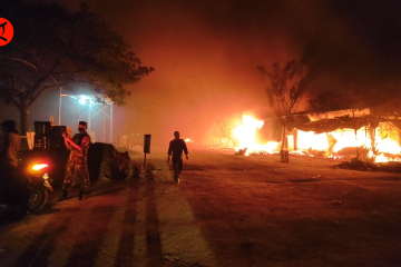 Pasar Johar relokasi terbakar, pemadam gabungan dikerahkan