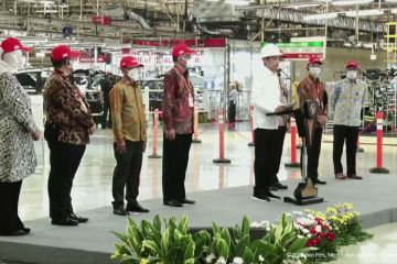 Presiden Jokowi lepas ekspor mobil perdana ke Australia