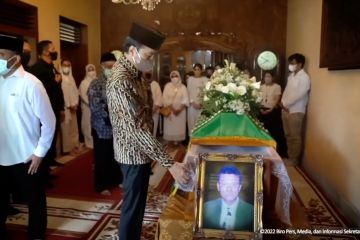 Jokowi melayat ke rumah duka sang paman di Solo