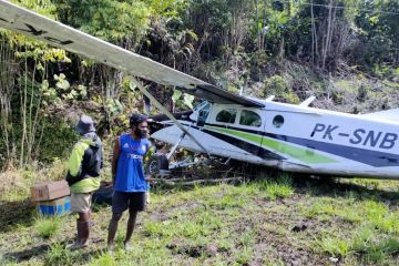 Pesawat Pengangkut Penumpang Tergelicir Di Baya Biru Paniai