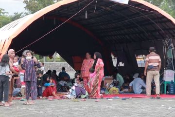 Beberapa pengungsi di Pasaman Barat mulai pulang