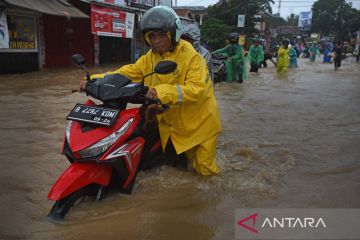Banjir merendam jalanan kota Serang