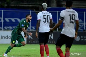 Bek asing Alie Sesay tak lagi perkuat Persebaya musim mendatang