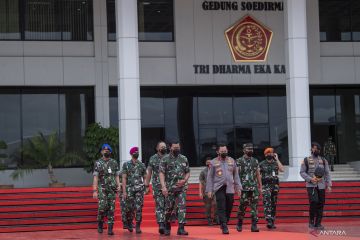 Kemarin, PPKM tingkat 4 hingga TNI-Polri tidak ikut berdemokrasi