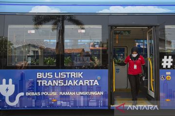 Anies ingin 50 persen bus TransJakarta bertenaga listrik pada 2025