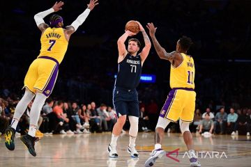 Luka Doncic pimpin Mavericks bekuk Lakers 109-104