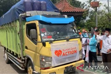 Wali Kota Palembang lepas bantuan untuk korban bencana Pasaman Barat