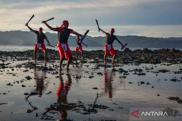 Menari Cakalele, tarian perang khas Maluku