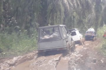 Jeep Adventure Community Pasaman Barat salurkan bantuan gempa