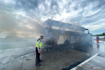 Kebakaran bus di Tol Pandaan Pasuruan