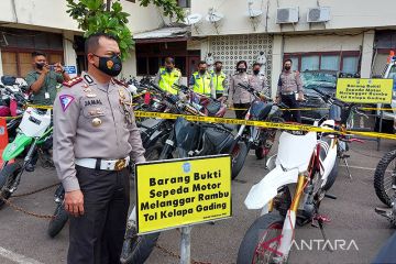 Kriminalitas kemarin, Polda Metro tilang 21 supermoto terobos tol