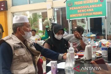 Bupati Pasaman Barat berjibaku tangani gempa