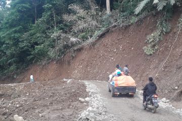 Jalur Simpang Empat-Talu di Pasaman Barat sudah bisa dilalui kendaraan