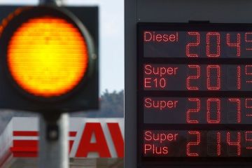 Rusia peringatkan Barat minyak 300 dolar per barel, potong pasokan gas