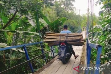 Warga tiga desa berharap pembangunan jembatan permanen