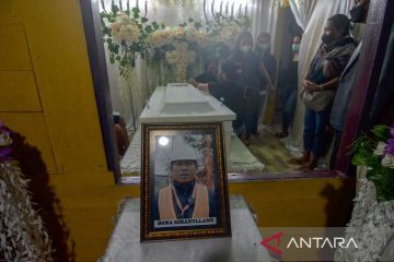 Isak tangis keluarga di Palu jemput jenazah korban penembakan KKB