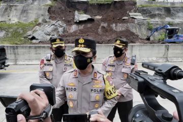 Polda Jatim waspadai longsor susulan di Tol Pandaan-Malang
