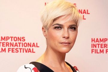 Selma Blair ajukan perlindungan usai dianiaya mantan pacar