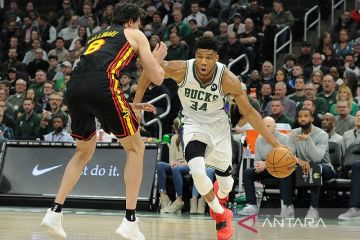 Bucks melaju petik kemenangan keenam beruntun saat atasi Hawks